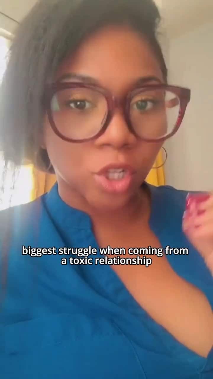 Toxic relationships can leave lasting scars on your communication skills.

#communicationskills #miscommunication #assertiveness #toxicrelationships #healingjourney #blackmentalhealth #blacktherapist